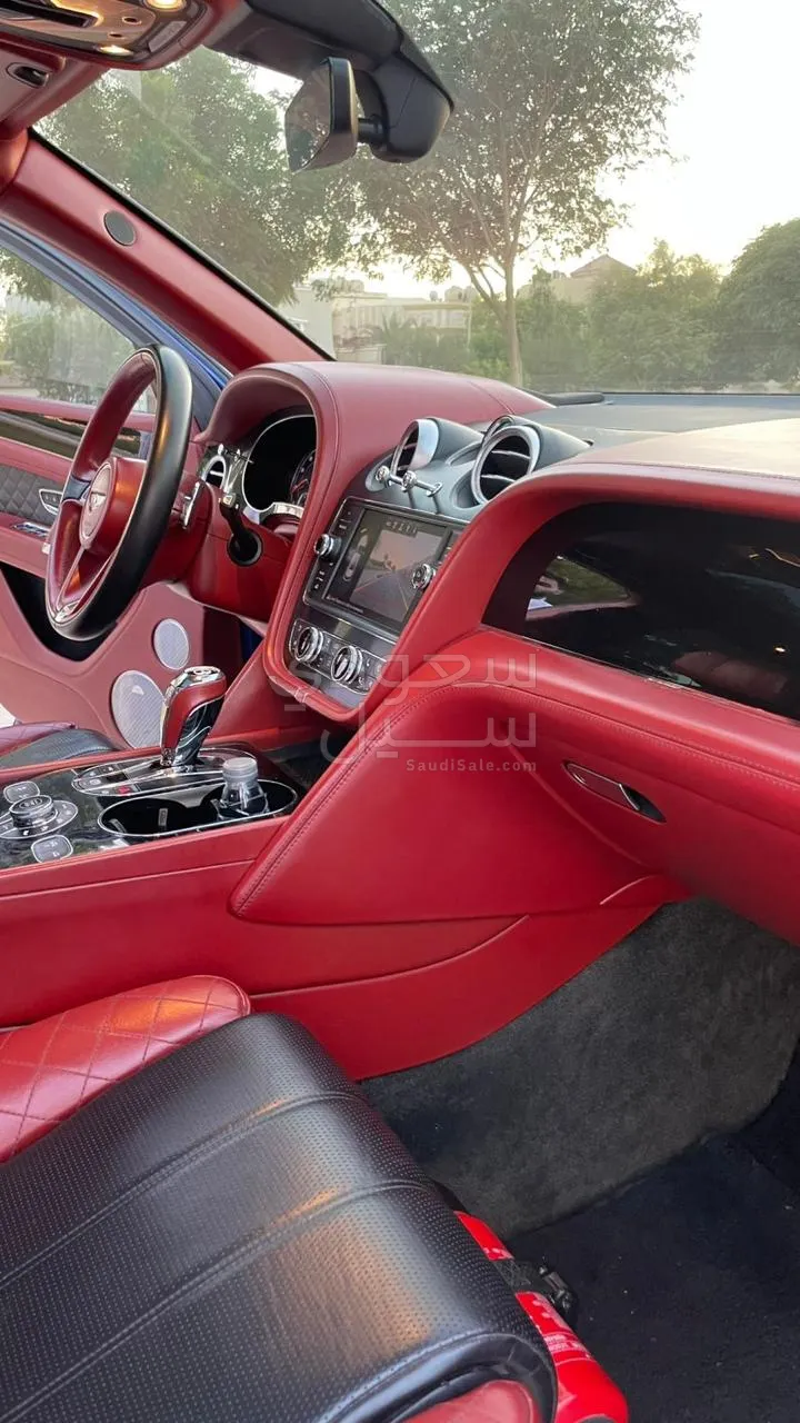 2017 بنتلي بنتايجا الاصدار الاسود