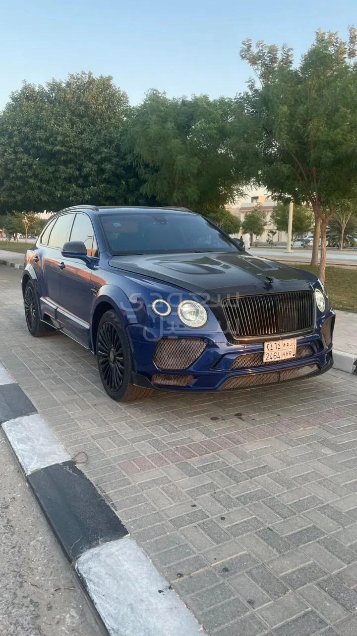 2017 بنتلي بنتايجا الاصدار الاسود