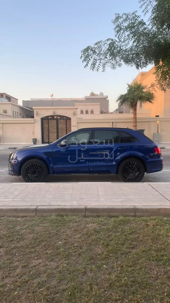 2017 بنتلي بنتايجا الاصدار الاسود