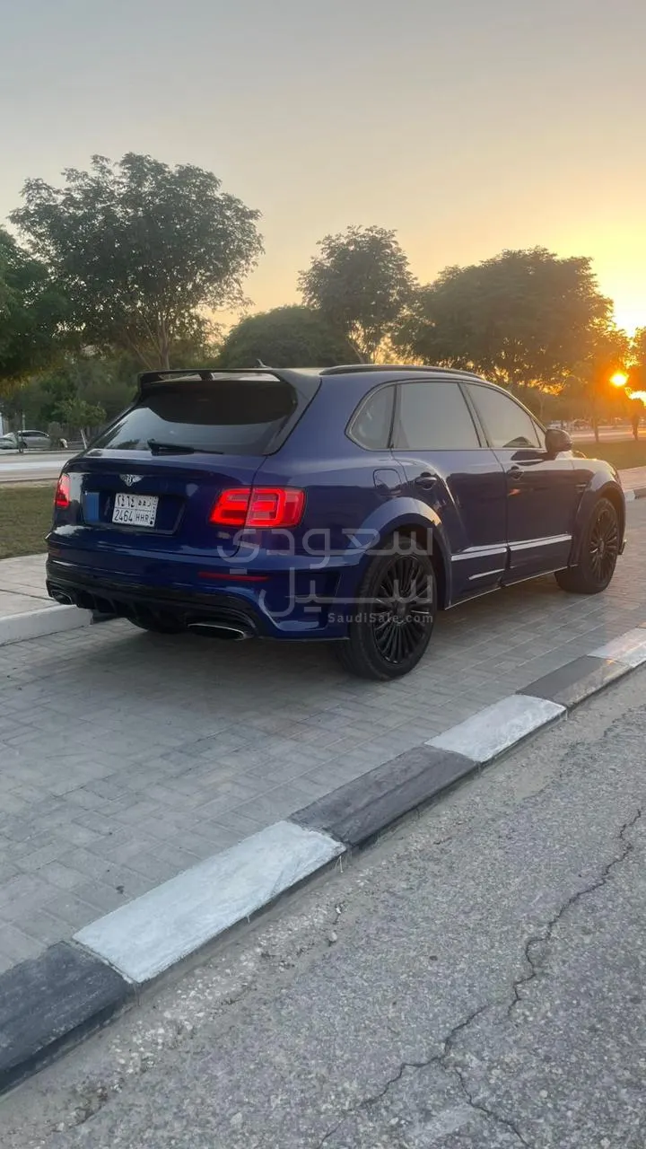 2017 بنتلي بنتايجا الاصدار الاسود