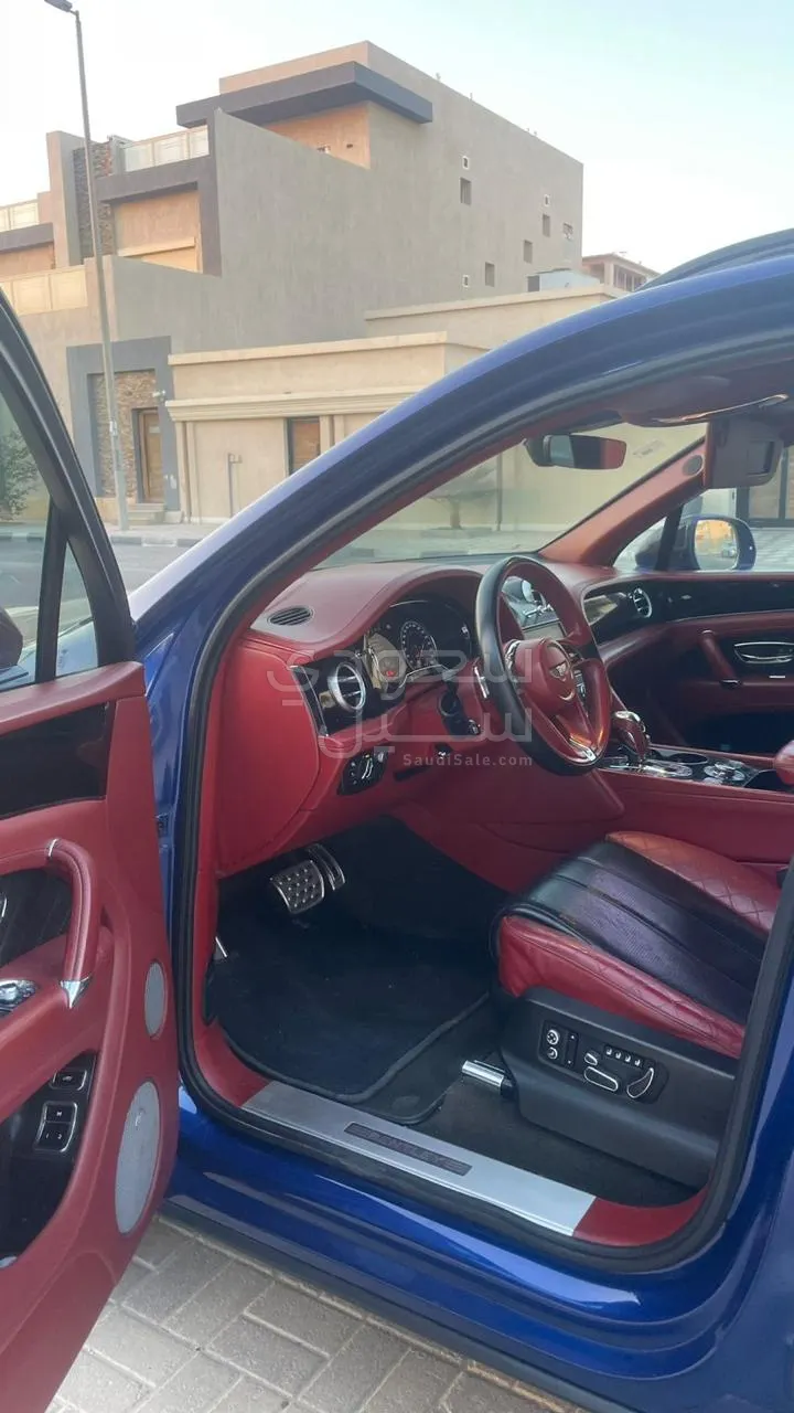 2017 بنتلي بنتايجا الاصدار الاسود