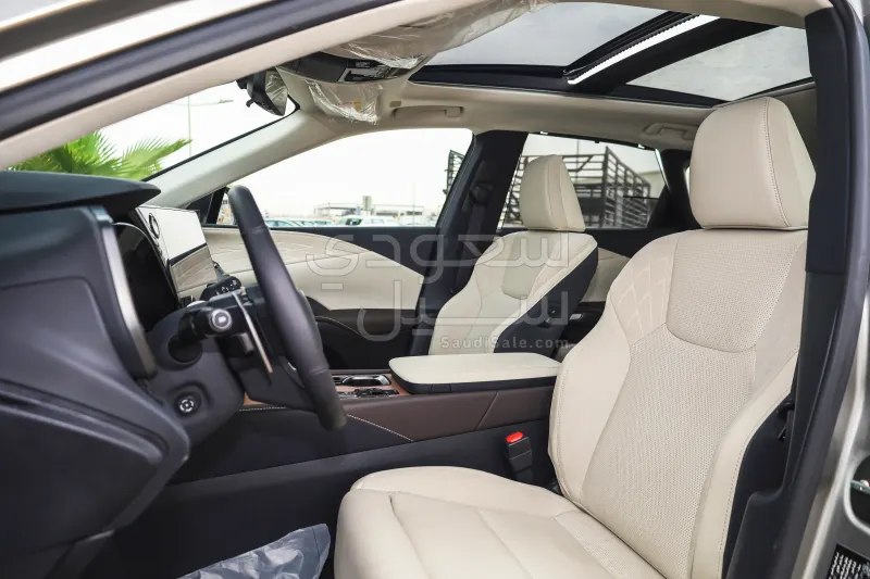 2025 لكزس أر إكس 350