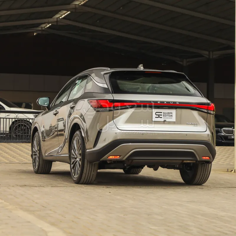 2025 لكزس أر إكس 350
