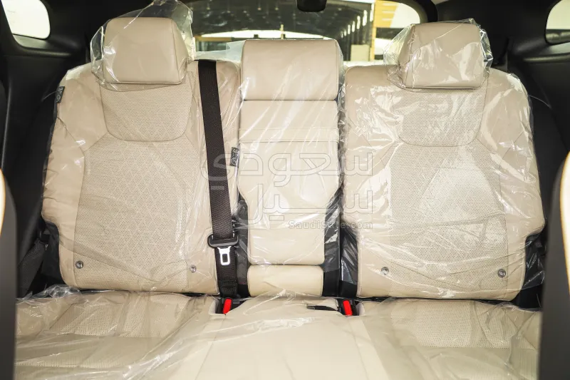 2025 لكزس أر إكس 350