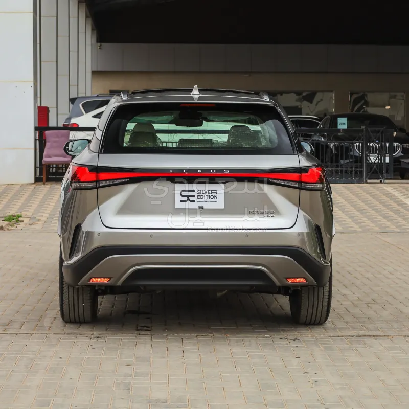 2025 لكزس أر إكس 350