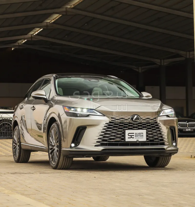 2025 لكزس أر إكس 350