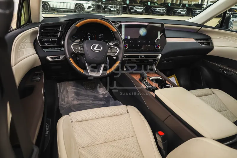 2025 لكزس أر إكس 350
