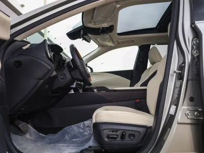 2025 لكزس أر إكس 350