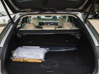 2025 لكزس أر إكس 350