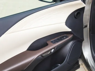 2025 لكزس أر إكس 350