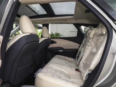 2025 لكزس أر إكس 350