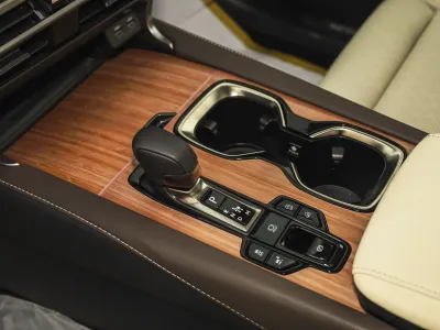 2025 لكزس أر إكس 350