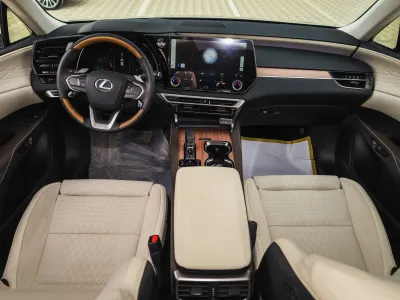 2025 لكزس أر إكس 350