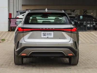 2025 لكزس أر إكس 350