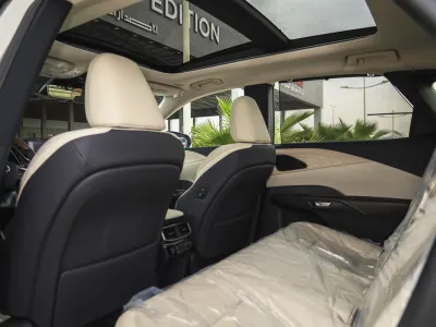 2025 لكزس أر إكس 350