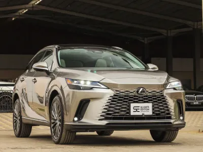 2025 لكزس أر إكس 350