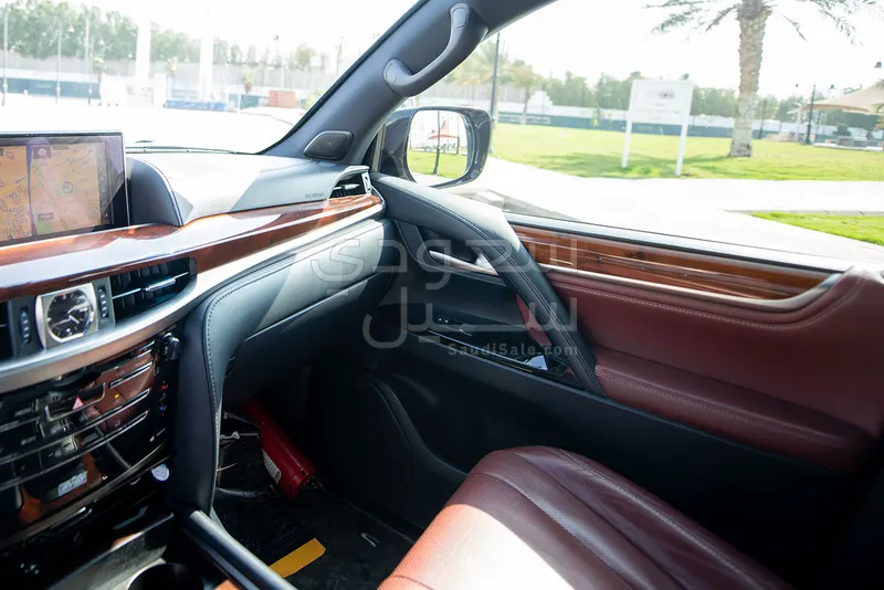 2020 لكزس إل إكس 570 اس