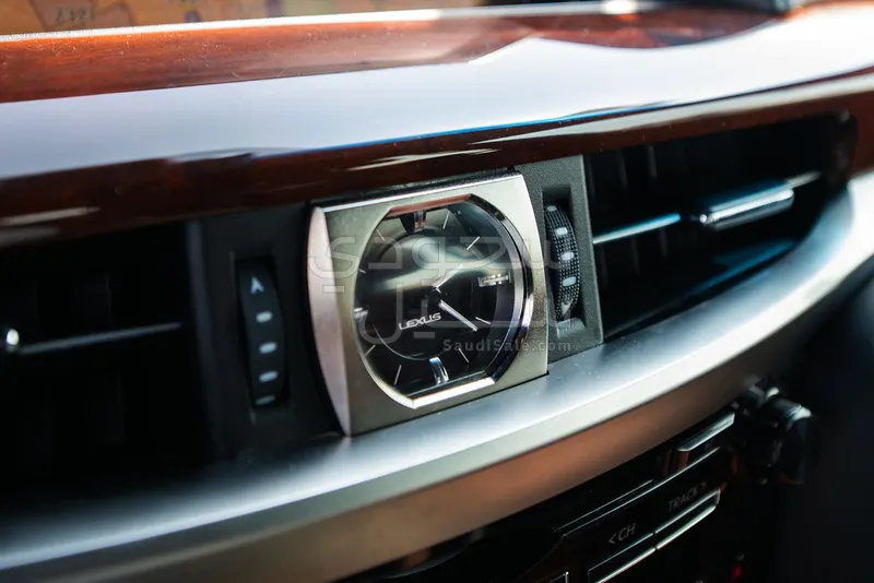 2020 لكزس إل إكس 570 اس