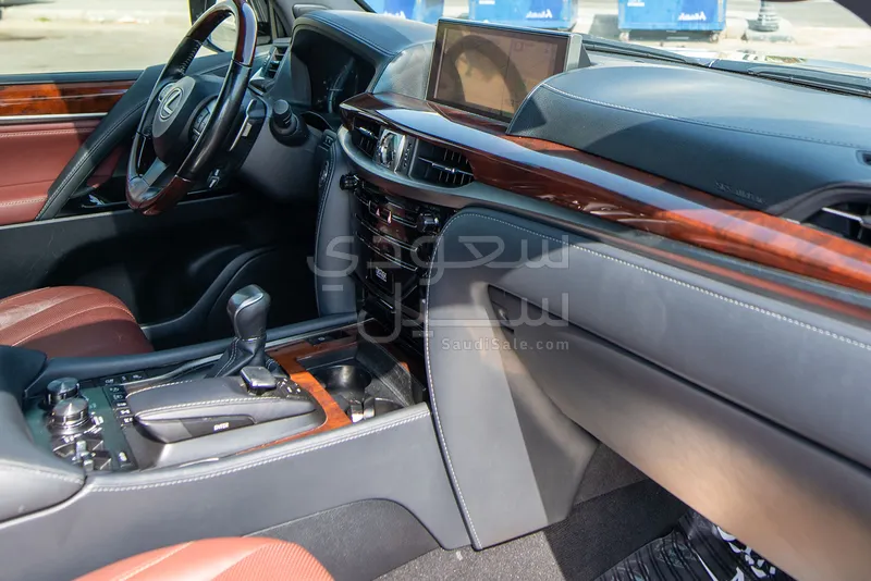 2020 لكزس إل إكس 570 اس