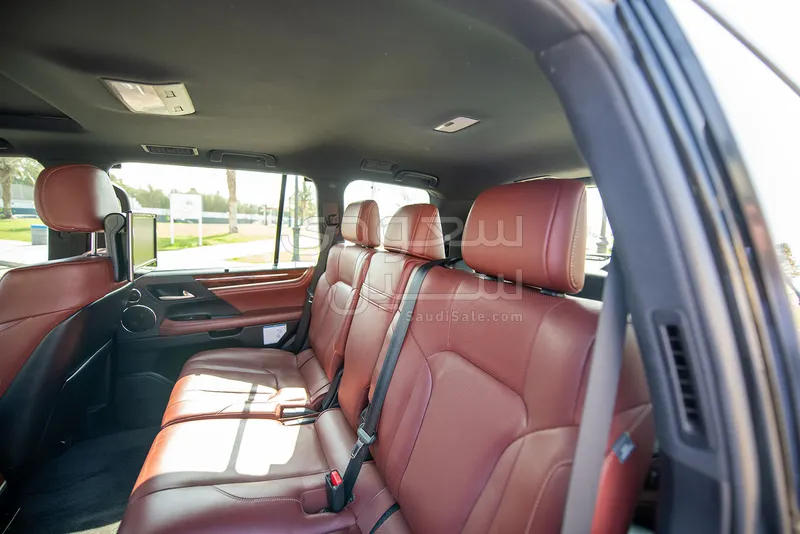 2020 لكزس إل إكس 570 اس