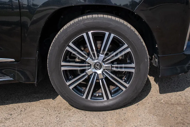 2020 لكزس إل إكس 570 اس