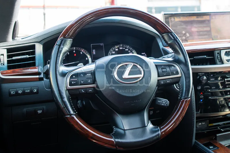 2020 لكزس إل إكس 570 اس