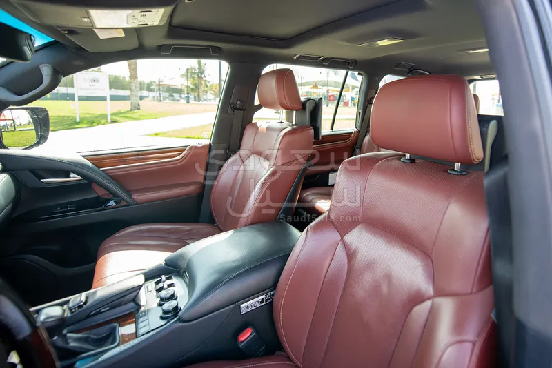 2020 لكزس إل إكس 570 اس