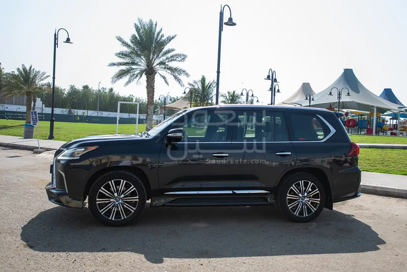 2020 لكزس إل إكس 570 اس