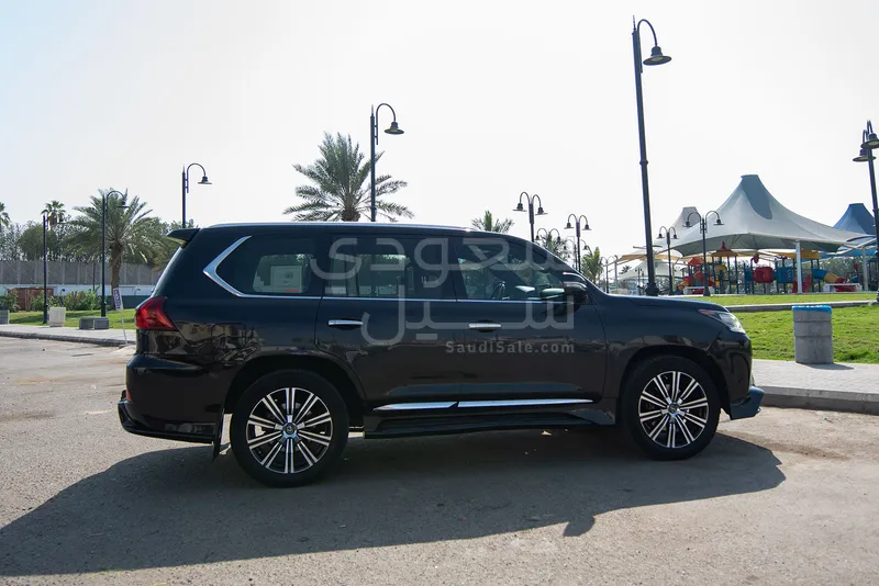 2020 لكزس إل إكس 570 اس