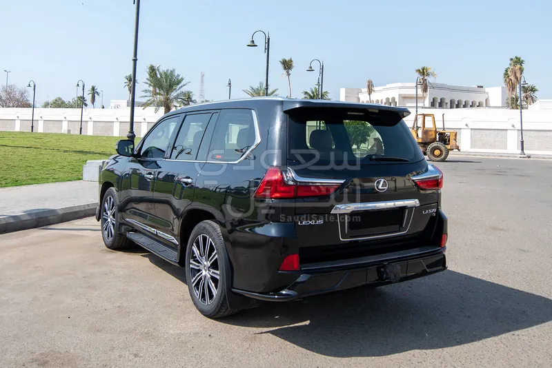 2020 لكزس إل إكس 570 اس
