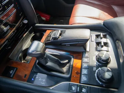 2020 لكزس إل إكس 570 اس