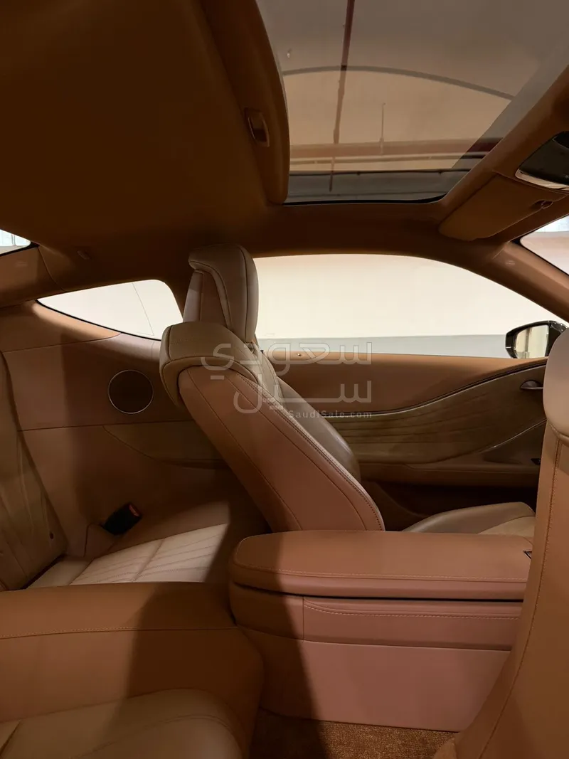 2024 لكزس إل سي 500