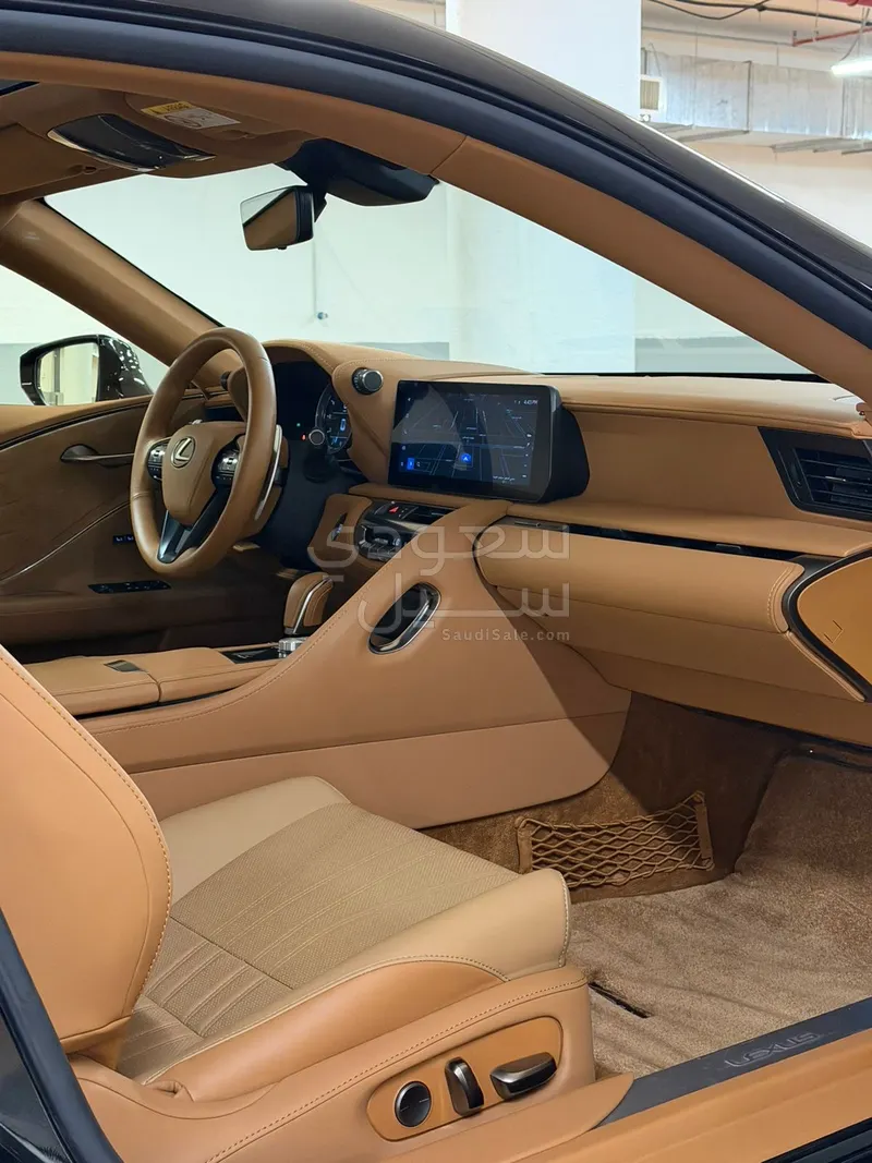 2024 لكزس إل سي 500