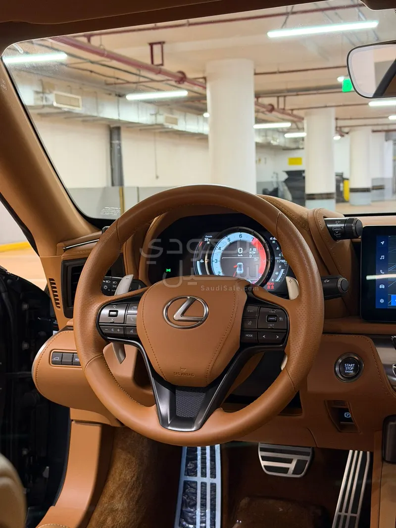 2024 لكزس إل سي 500