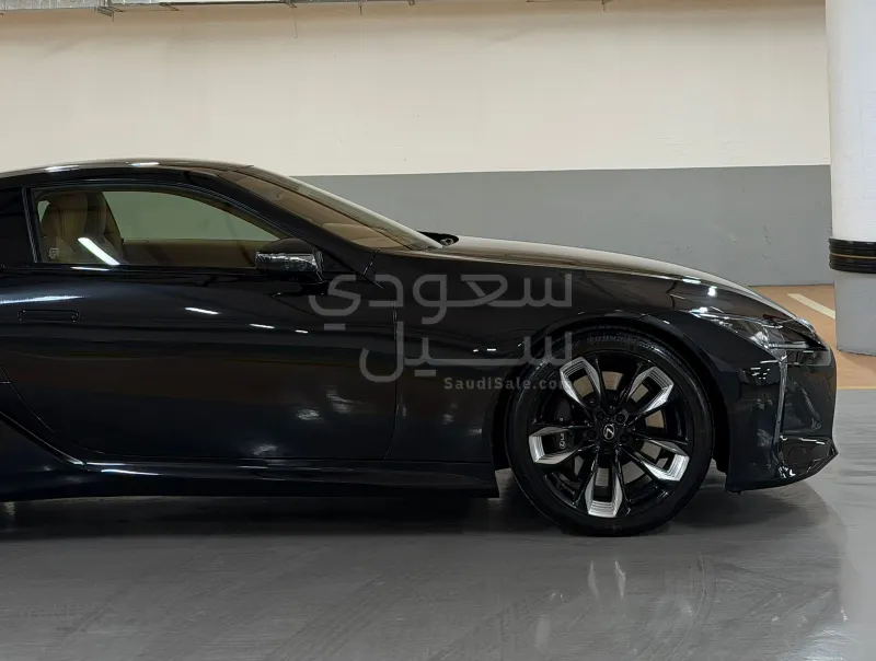 2024 لكزس إل سي 500