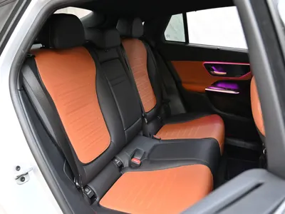 2024 مرسيدس - بنز جي إل سي 200