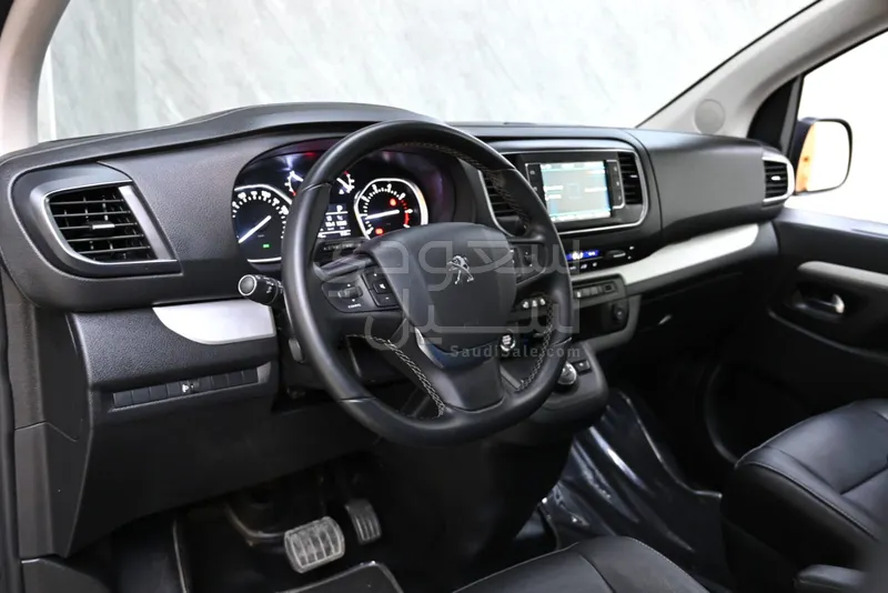 2023 بيجو ترافلر