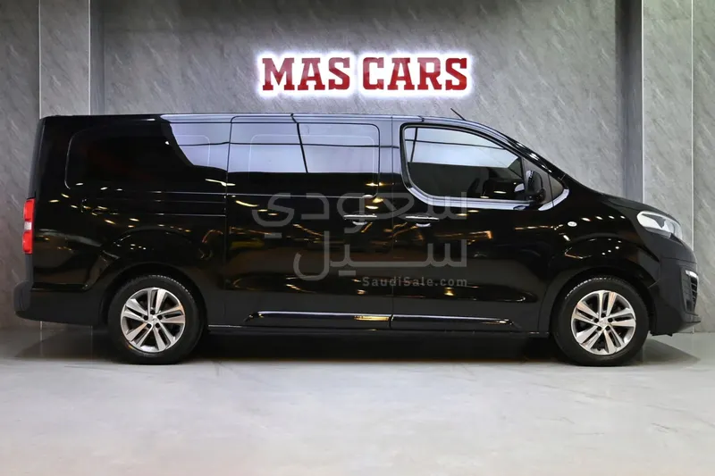 2023 بيجو ترافلر