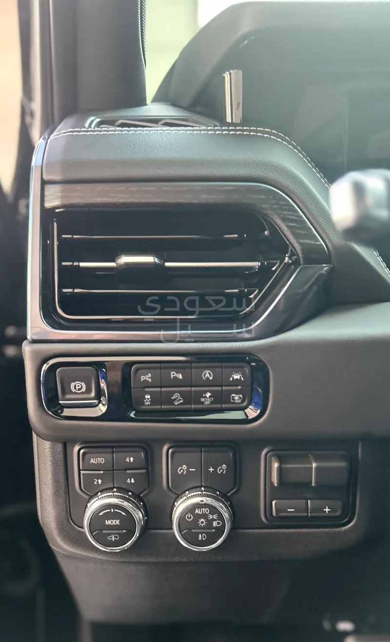 2025 جي ام سي يوكون اي تي 4