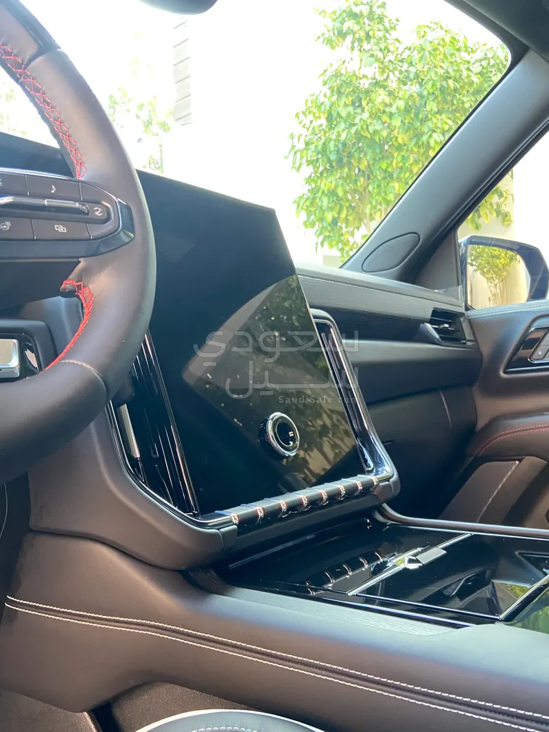 2025 جي ام سي يوكون اي تي 4