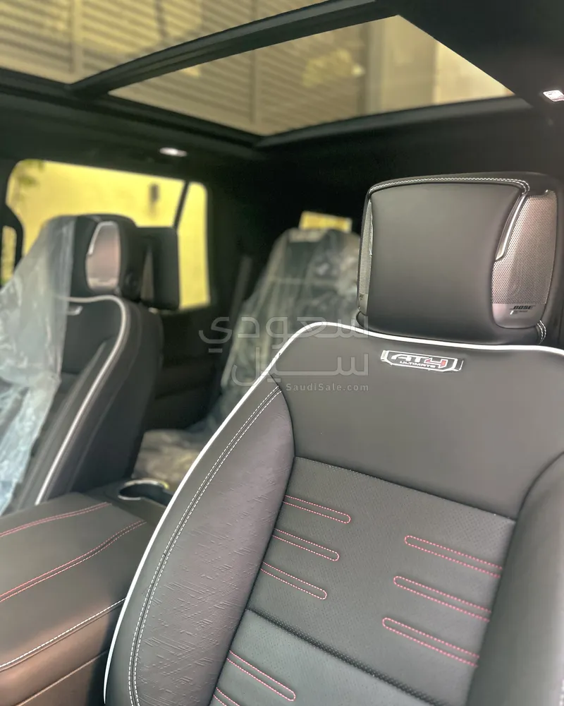 2025 جي ام سي يوكون اي تي 4