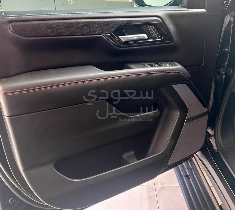 2025 جي ام سي يوكون اي تي 4