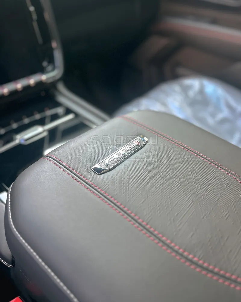 2025 جي ام سي يوكون اي تي 4