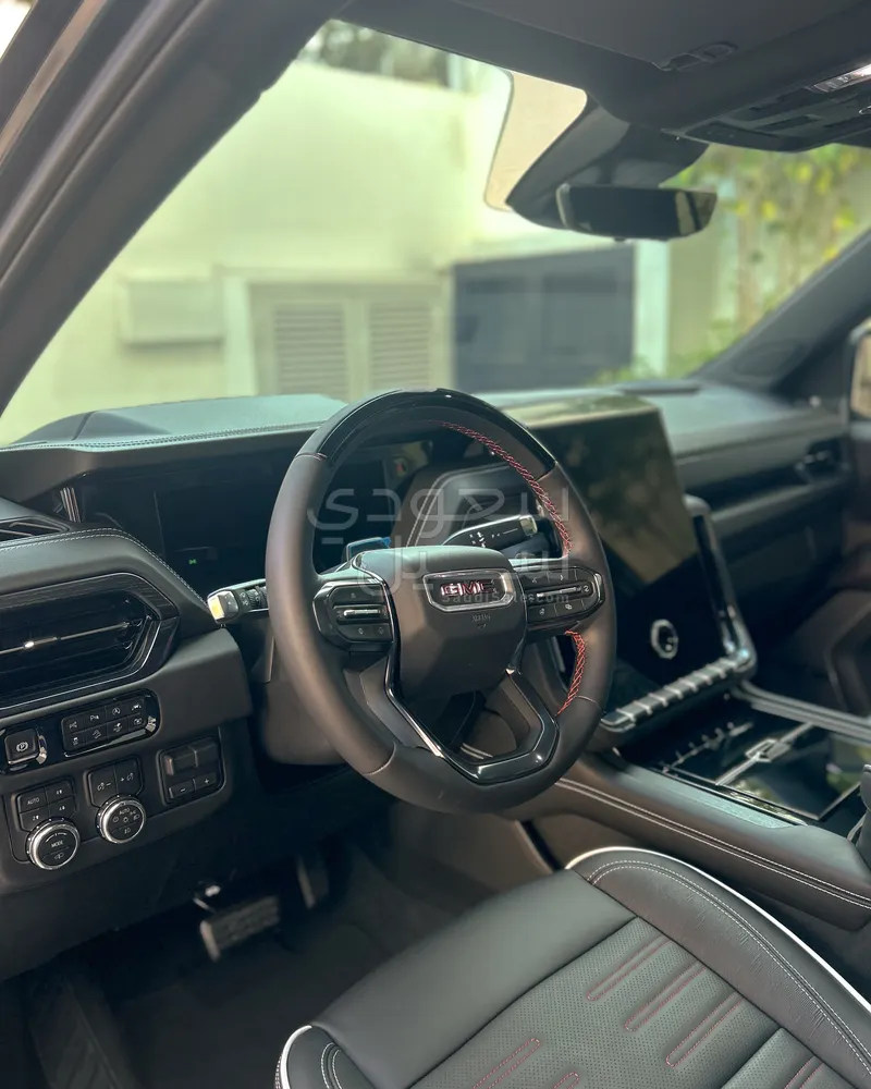 2025 جي ام سي يوكون اي تي 4