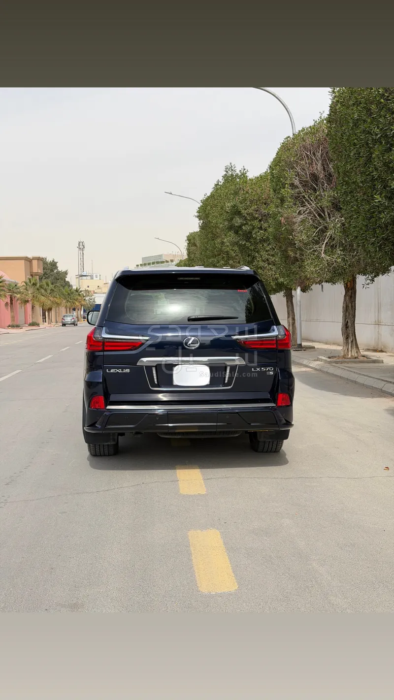 2019 لكزس إل إكس 570 اس