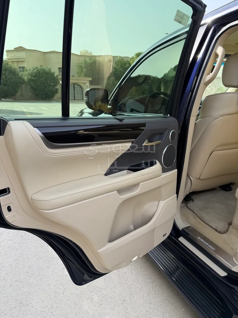 2019 لكزس إل إكس 570 اس