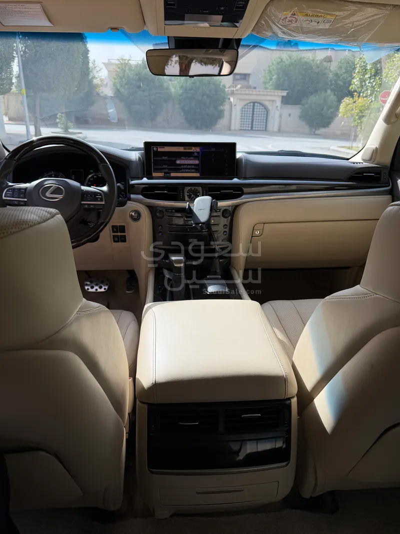2019 لكزس إل إكس 570 اس