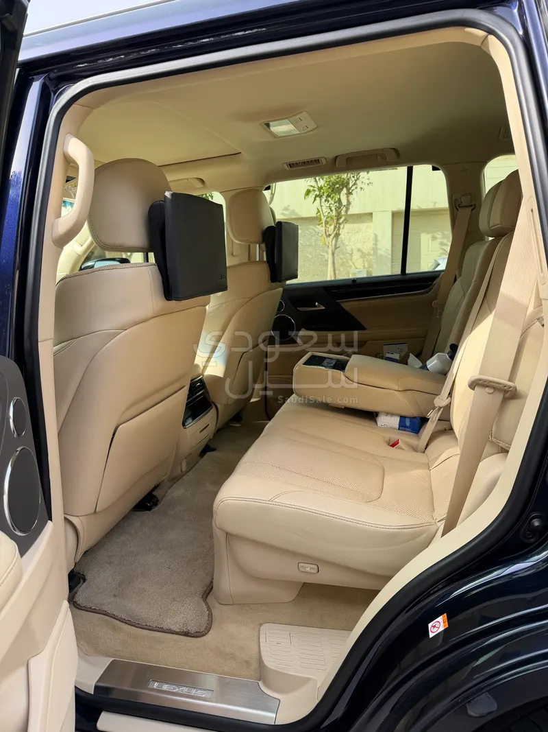 2019 لكزس إل إكس 570 اس