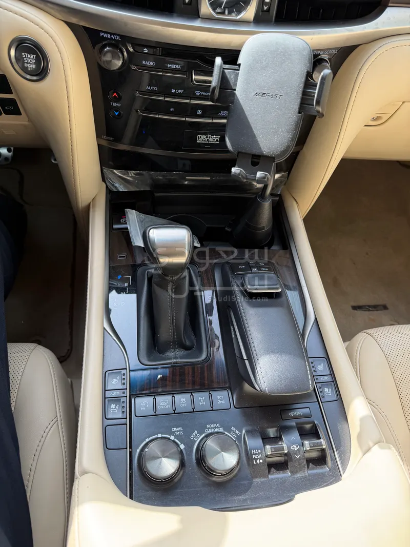 2019 لكزس إل إكس 570 اس