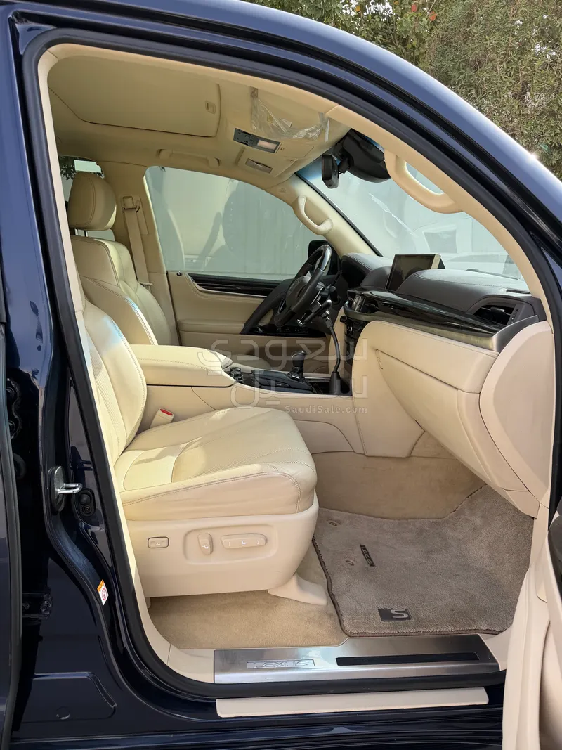 2019 لكزس إل إكس 570 اس